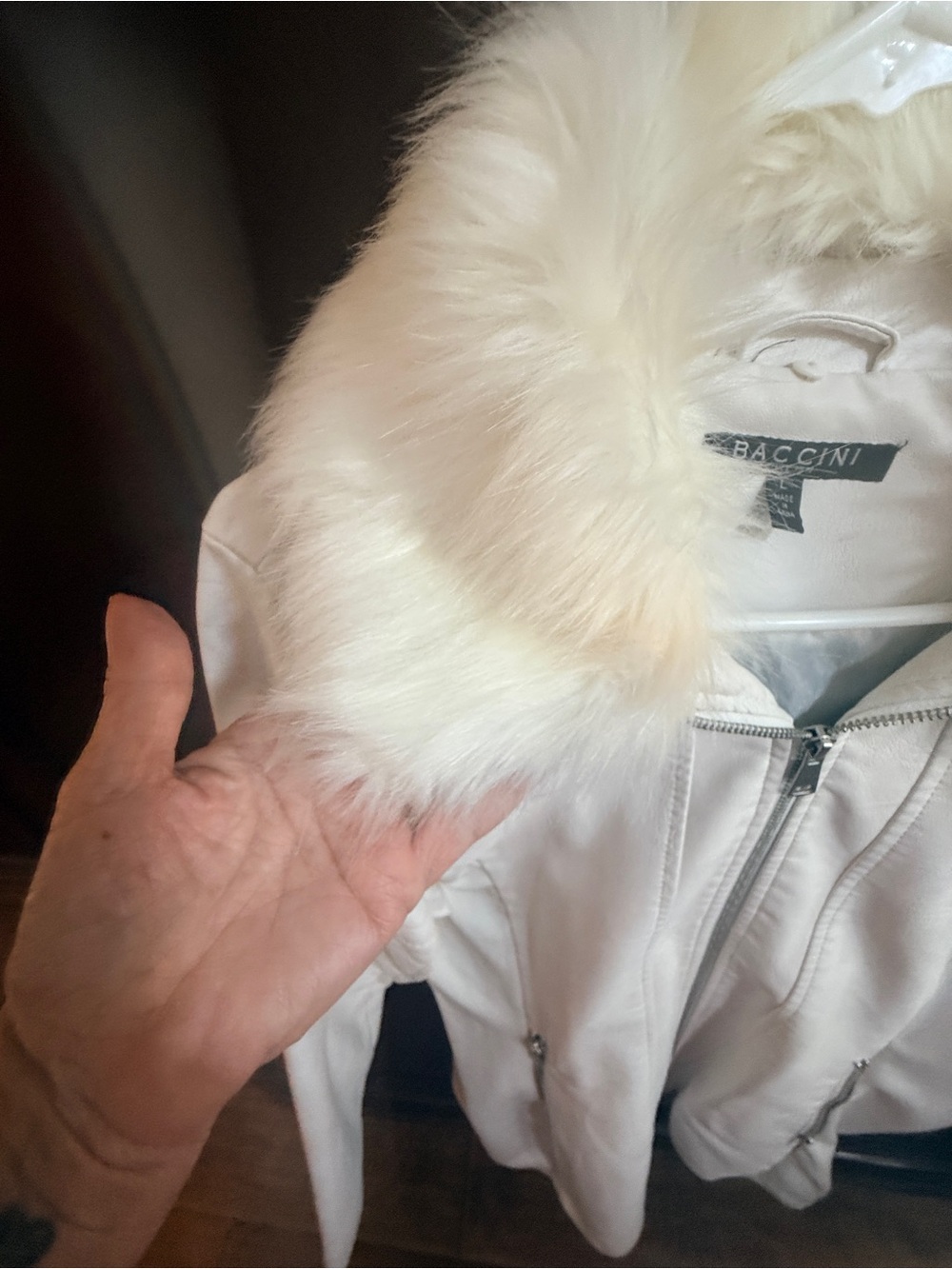 Baccini White Faux
Leather coat w/faux fur
removable collar moto style
EUC Lg - Picture 7 of 12